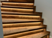  Bukoma schody s LED z podlahy PARADOR